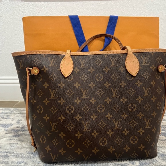 Louis Vuitton MM never full cherry πππ - Picture 11 of 16